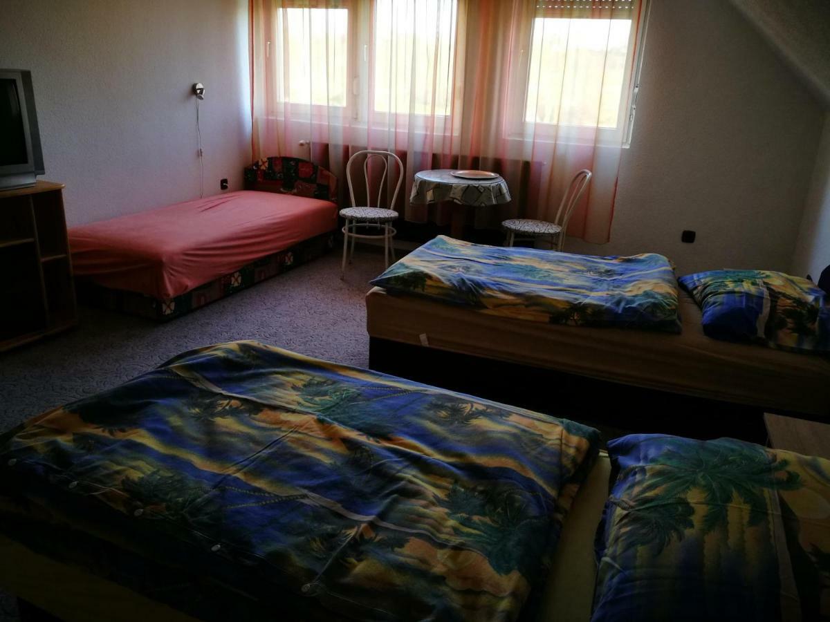 Paterdombi Vendeghaz Hotel Zalaegerszeg Ngoại thất bức ảnh